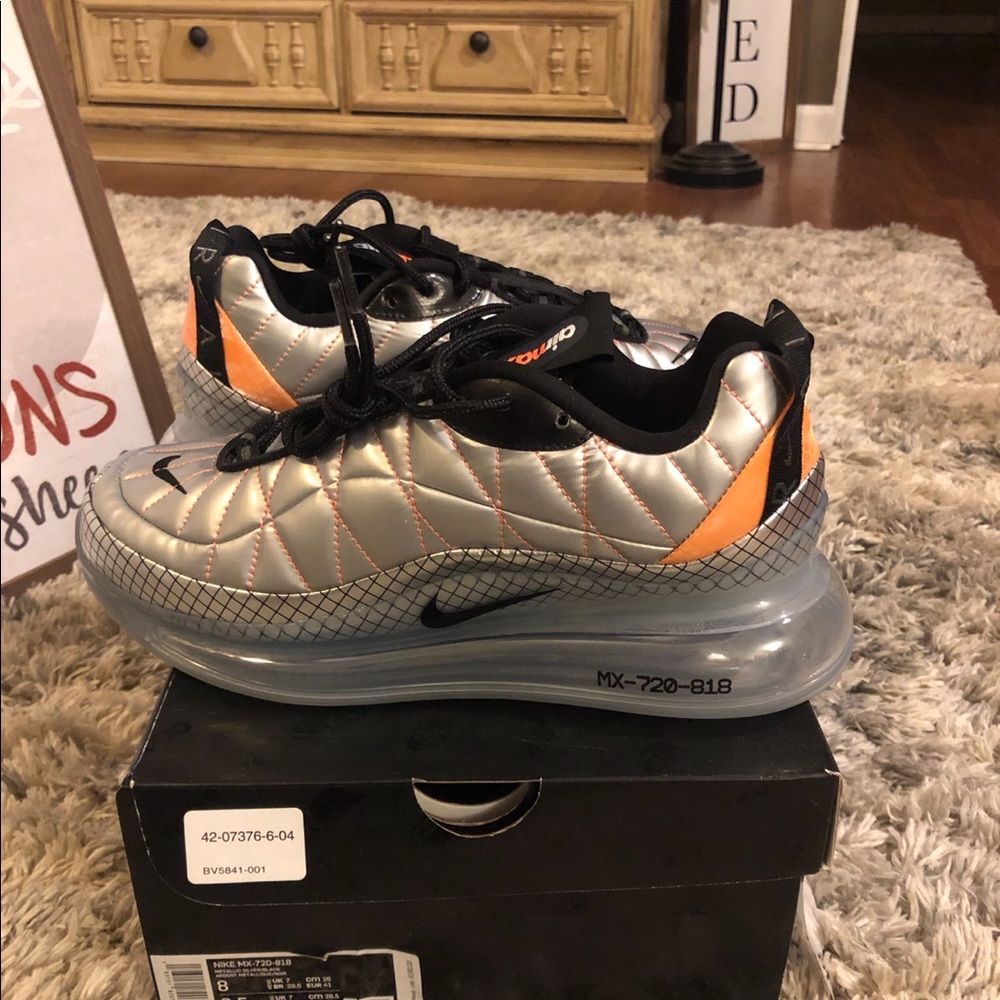 Nike MX 720 818 metallic silver Mens 8 only worn once